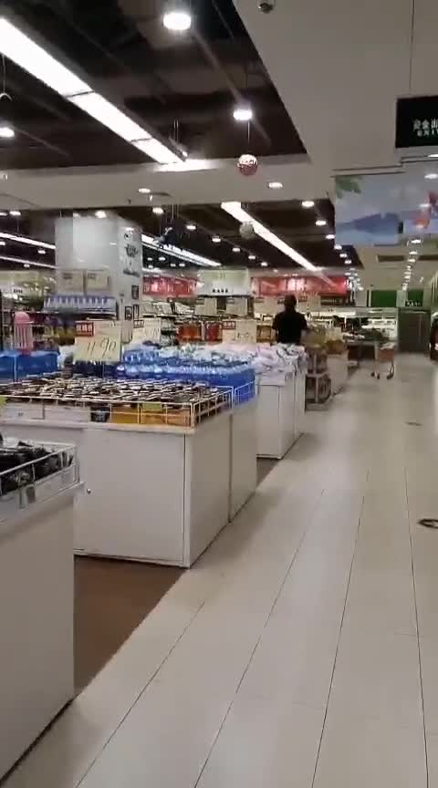 大商场果然就是不一样,商品都摆放的这么井然有序